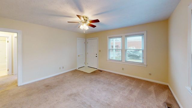 1320 East Pea Ridge Road, Huntington, WV 25705