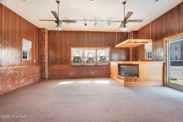 201 N Wilmington Street, Richlands, NC 28574