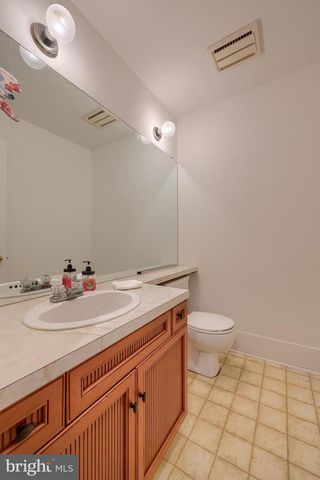 211 WILLOW VALLEY DR, Lancaster, PA 17602