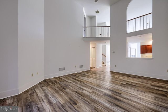 211 WILLOW VALLEY DR, Lancaster, PA 17602