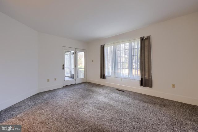 211 WILLOW VALLEY DR, Lancaster, PA 17602