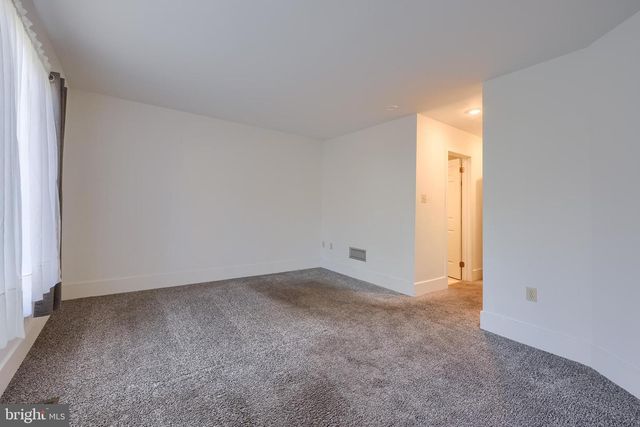 211 WILLOW VALLEY DR, Lancaster, PA 17602