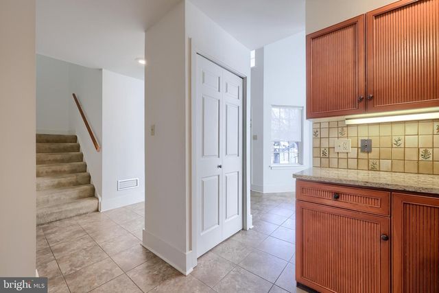 211 WILLOW VALLEY DR, Lancaster, PA 17602