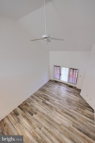 211 WILLOW VALLEY DR, Lancaster, PA 17602