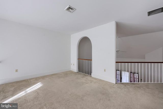 211 WILLOW VALLEY DR, Lancaster, PA 17602