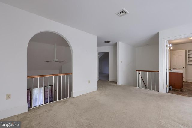 211 WILLOW VALLEY DR, Lancaster, PA 17602