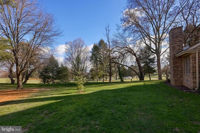 211 WILLOW VALLEY DR, Lancaster, PA 17602