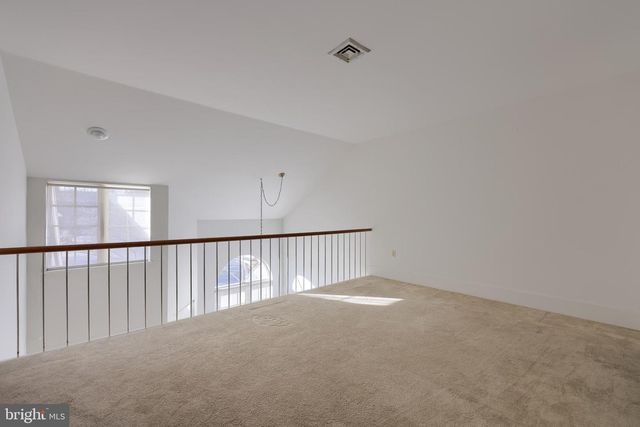 211 WILLOW VALLEY DR, Lancaster, PA 17602