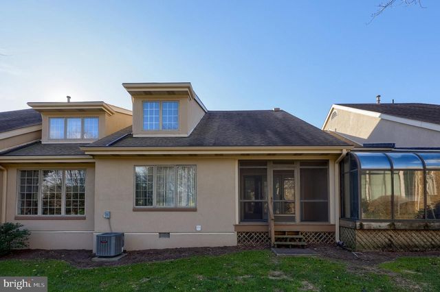 211 WILLOW VALLEY DR, Lancaster, PA 17602