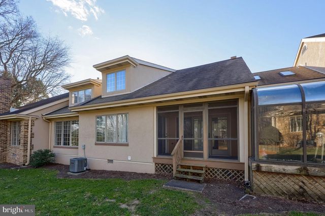 211 WILLOW VALLEY DR, Lancaster, PA 17602