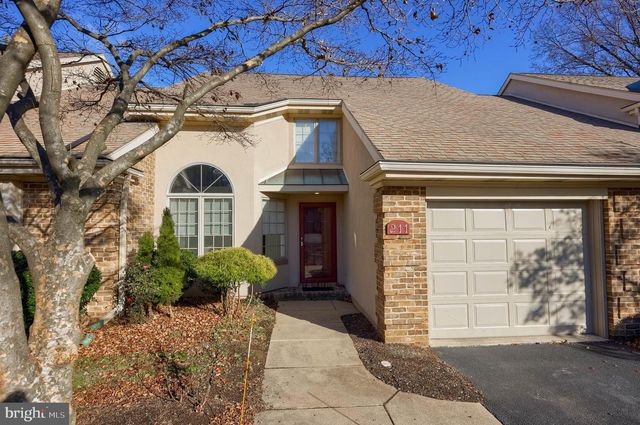 211 WILLOW VALLEY DR, Lancaster, PA 17602