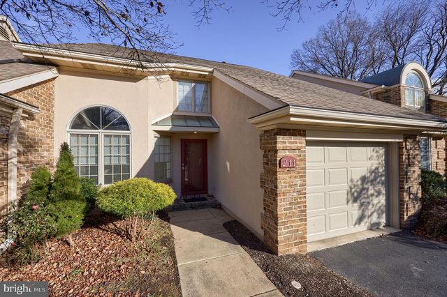 211 WILLOW VALLEY DR, Lancaster, PA 17602