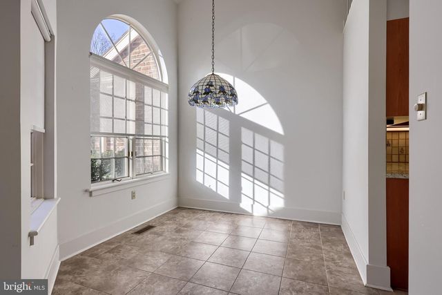 211 WILLOW VALLEY DR, Lancaster, PA 17602