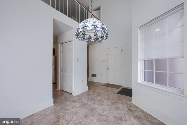 211 WILLOW VALLEY DR, Lancaster, PA 17602