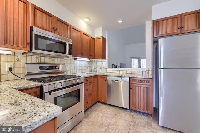 211 WILLOW VALLEY DR, Lancaster, PA 17602