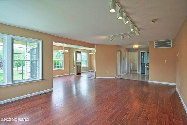 2A Bristol Court, Monroe, NJ 08831