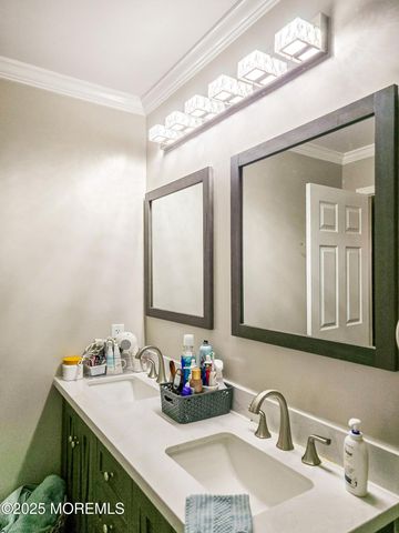 2A Bristol Court, Monroe, NJ 08831