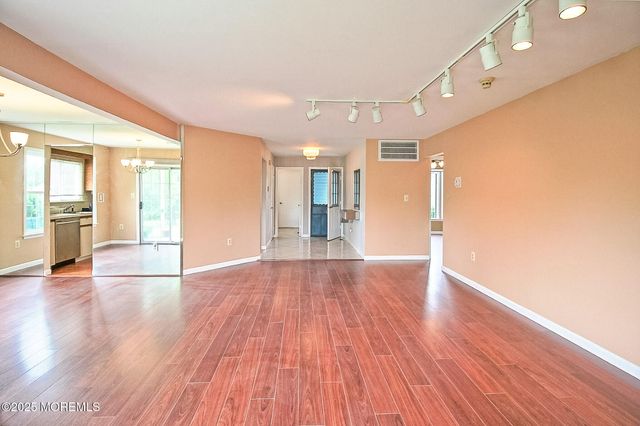 2A Bristol Court, Monroe, NJ 08831