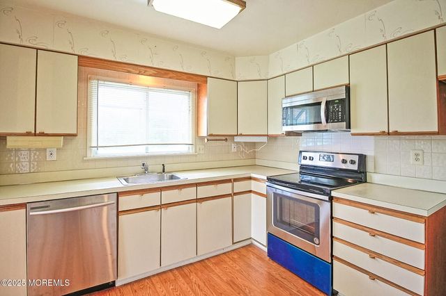 2A Bristol Court, Monroe, NJ 08831