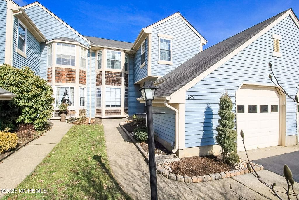 2A Bristol Court, Monroe, NJ 08831