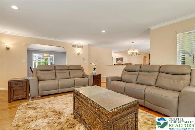 1376 Buck Ridge Drive, Hamilton Twp, PA 18360