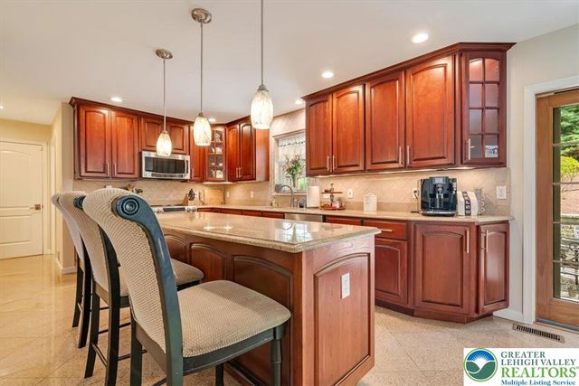 1376 Buck Ridge Drive, Hamilton Twp, PA 18360