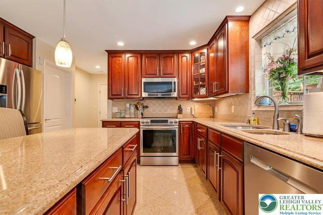 1376 Buck Ridge Drive, Hamilton Twp, PA 18360