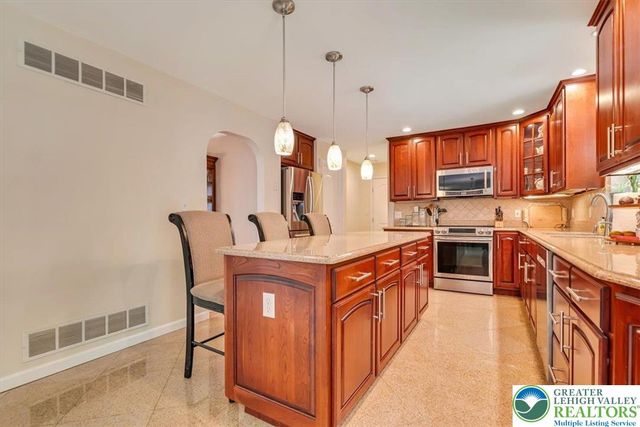 1376 Buck Ridge Drive, Hamilton Twp, PA 18360