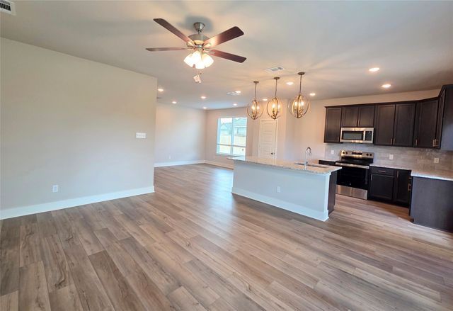 8009 Townsend Drive, Waco, TX 76708