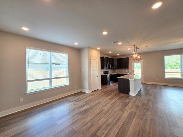 8009 Townsend Drive, Waco, TX 76708