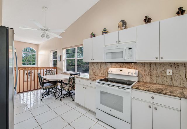 7384 Lake Meadow Way 201, Boynton Beach, FL 33437