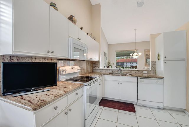 7384 Lake Meadow Way 201, Boynton Beach, FL 33437
