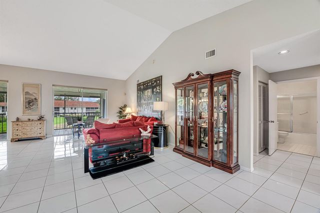 7384 Lake Meadow Way 201, Boynton Beach, FL 33437