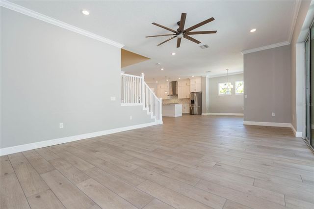 3621 W DE LEON STREET, Tampa, FL 33609