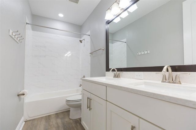 3621 W DE LEON STREET, Tampa, FL 33609