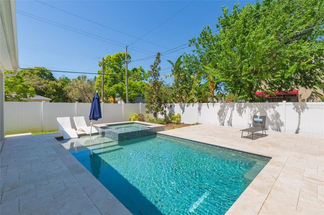 3621 W DE LEON STREET, Tampa, FL 33609