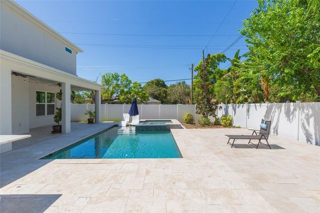 3621 W DE LEON STREET, Tampa, FL 33609