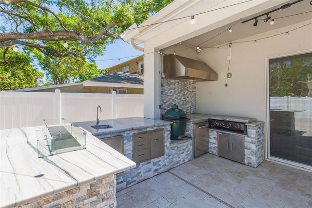 3621 W DE LEON STREET, Tampa, FL 33609