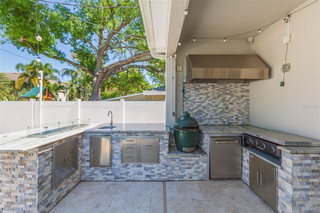 3621 W DE LEON STREET, Tampa, FL 33609