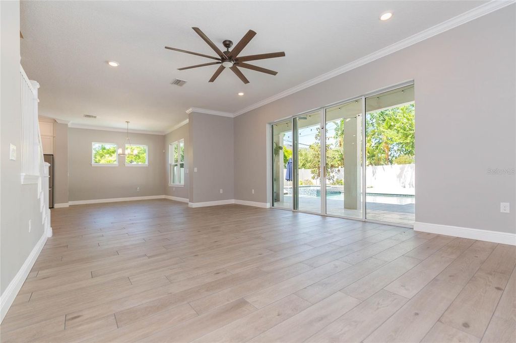 Image 20 of property listing at 3621 W DE LEON STREET, Tampa, FL 33609