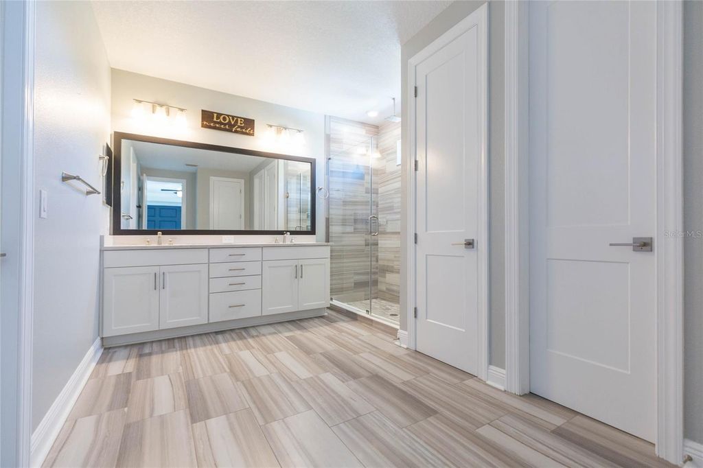 Image 40 of property listing at 3621 W DE LEON STREET, Tampa, FL 33609