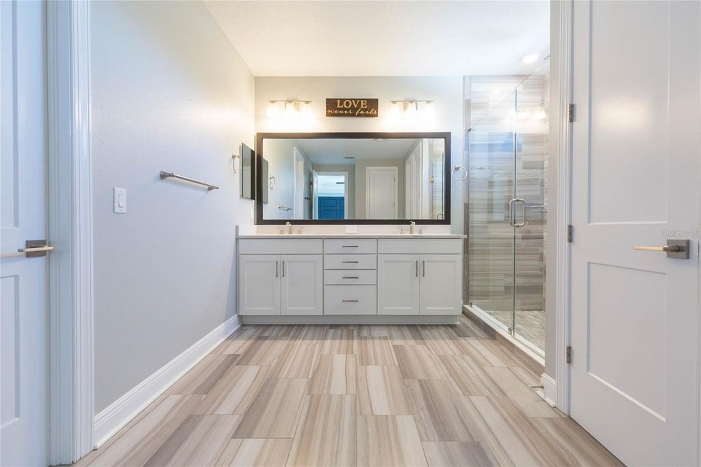 Image 41 of property listing at 3621 W DE LEON STREET, Tampa, FL 33609