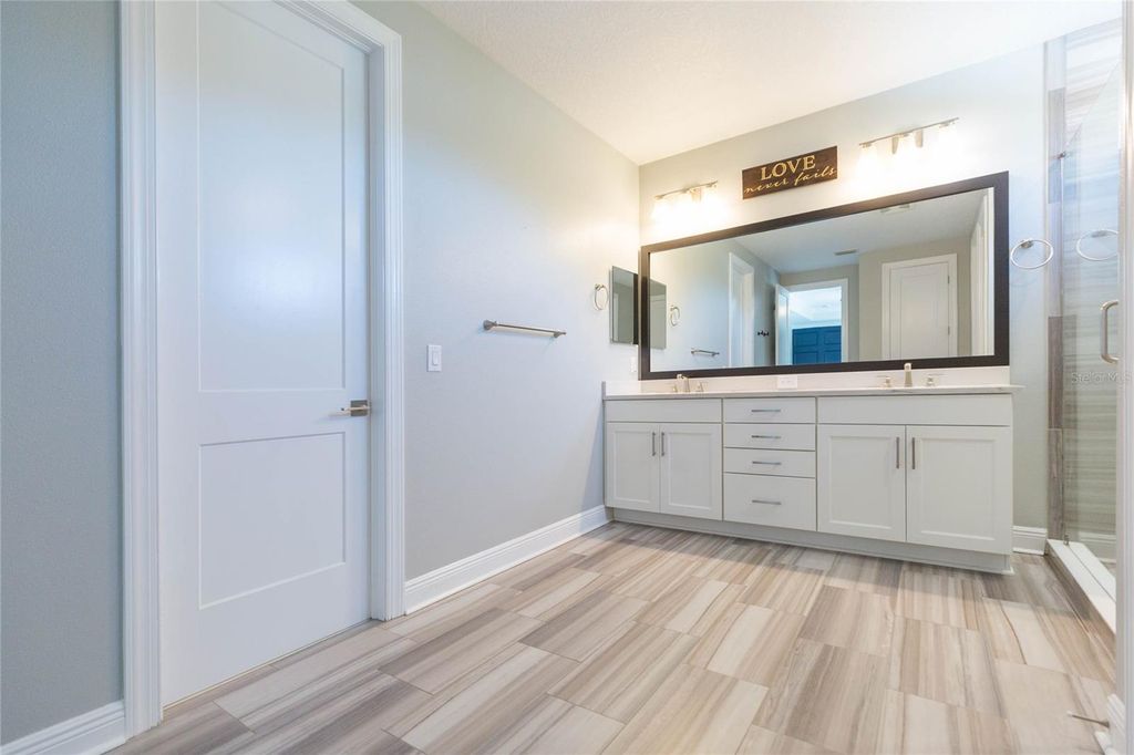 Image 42 of property listing at 3621 W DE LEON STREET, Tampa, FL 33609