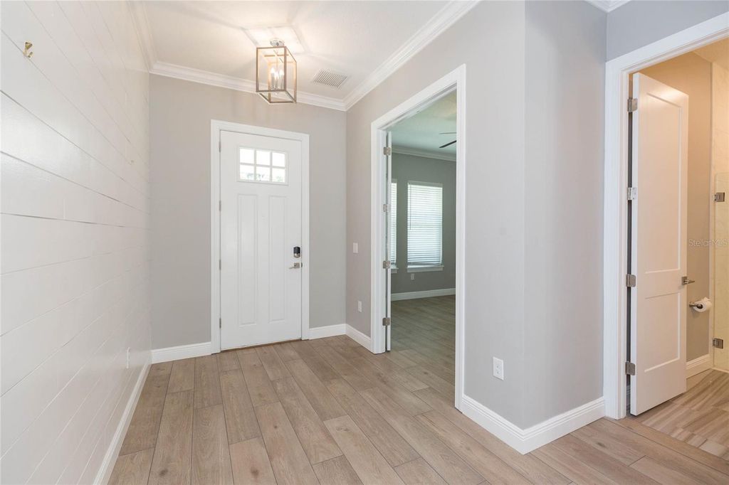 Image 6 of property listing at 3621 W DE LEON STREET, Tampa, FL 33609