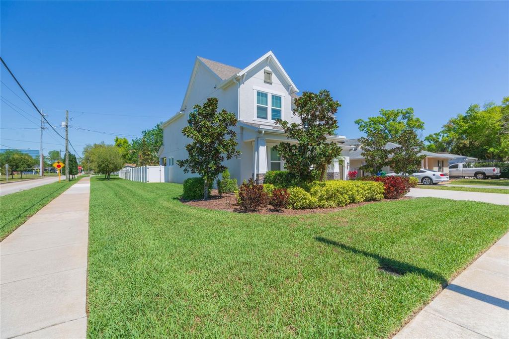 Image 60 of property listing at 3621 W DE LEON STREET, Tampa, FL 33609