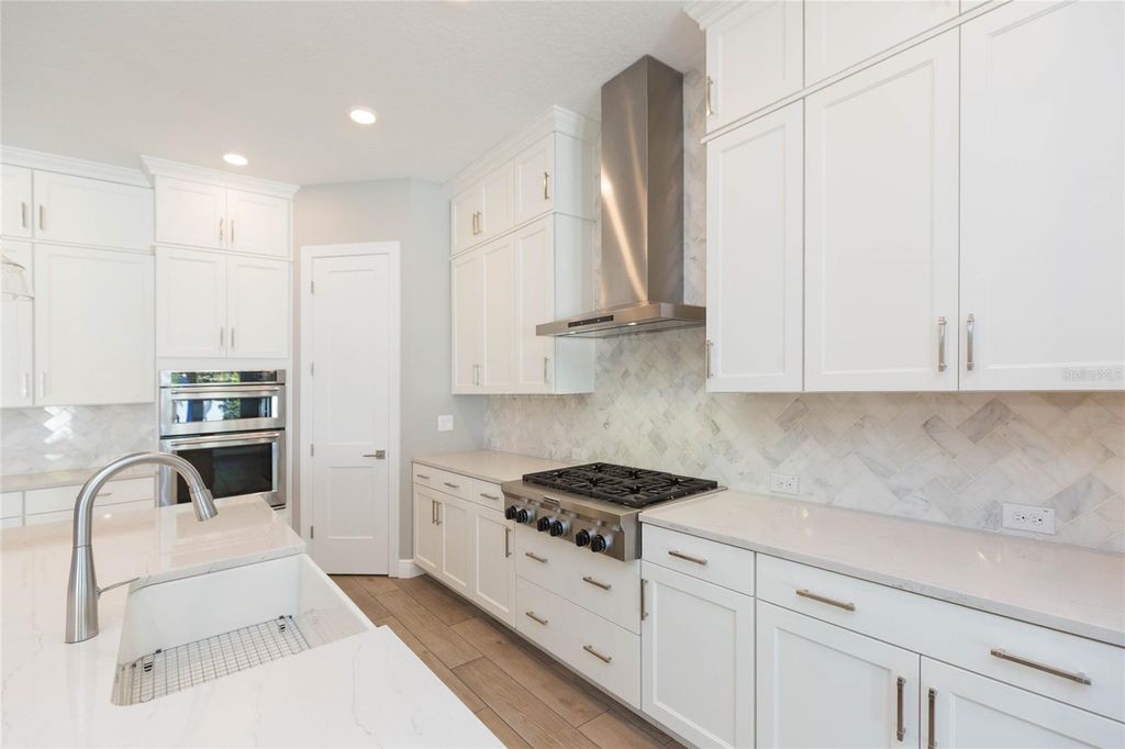 Image 10 of property listing at 3621 W DE LEON STREET, Tampa, FL 33609