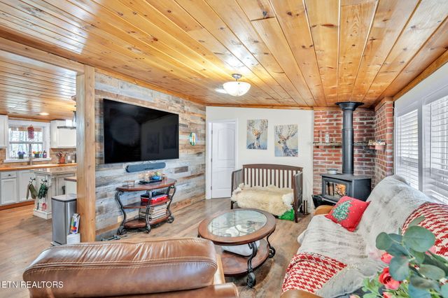 351 Zac Rd, Sunbright, TN 37872