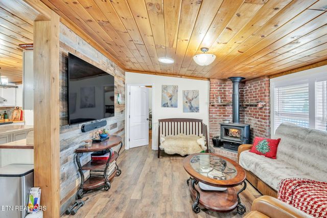 351 Zac Rd, Sunbright, TN 37872