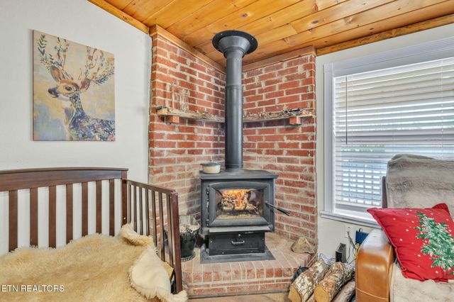 351 Zac Rd, Sunbright, TN 37872