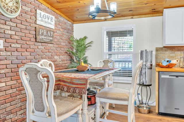 351 Zac Rd, Sunbright, TN 37872